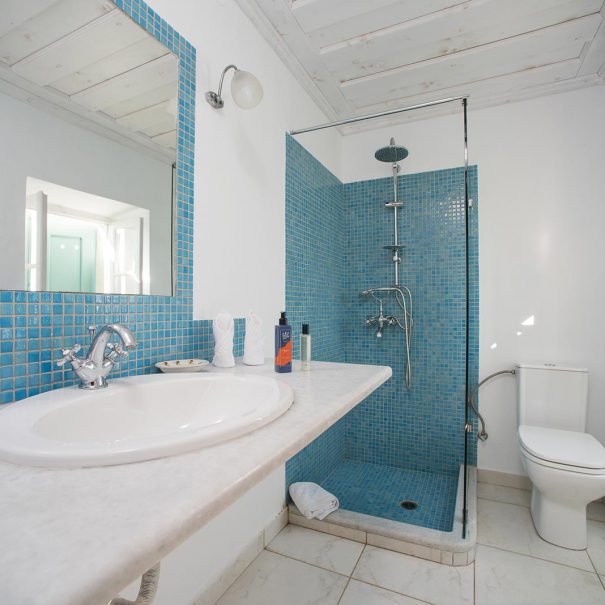 katavoloshousecorfu.com_indoor_blue_bathroom-1600