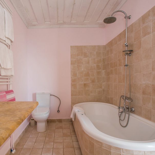 katavoloshousecorfu.com_indoor_pink_bathroom-1600
