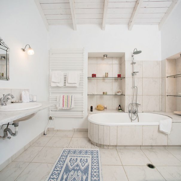 katavoloshousecorfu.com_indoor_white_bathroom-1600